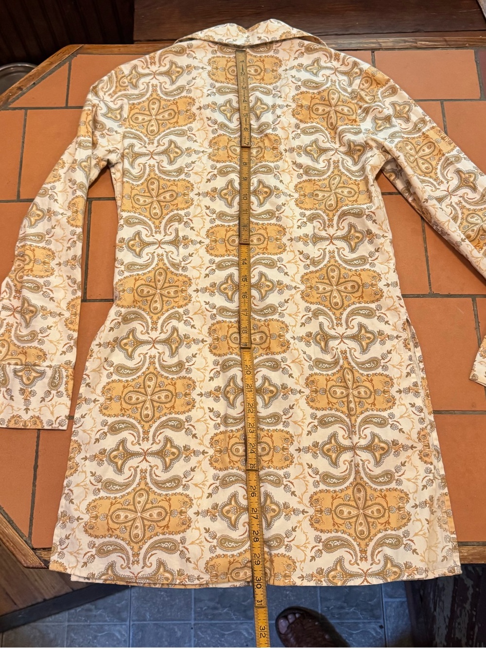 VTG Frenchi Paisley Tunic Shirt in Cream, Tan and Light Blue - Picture 15 of 16